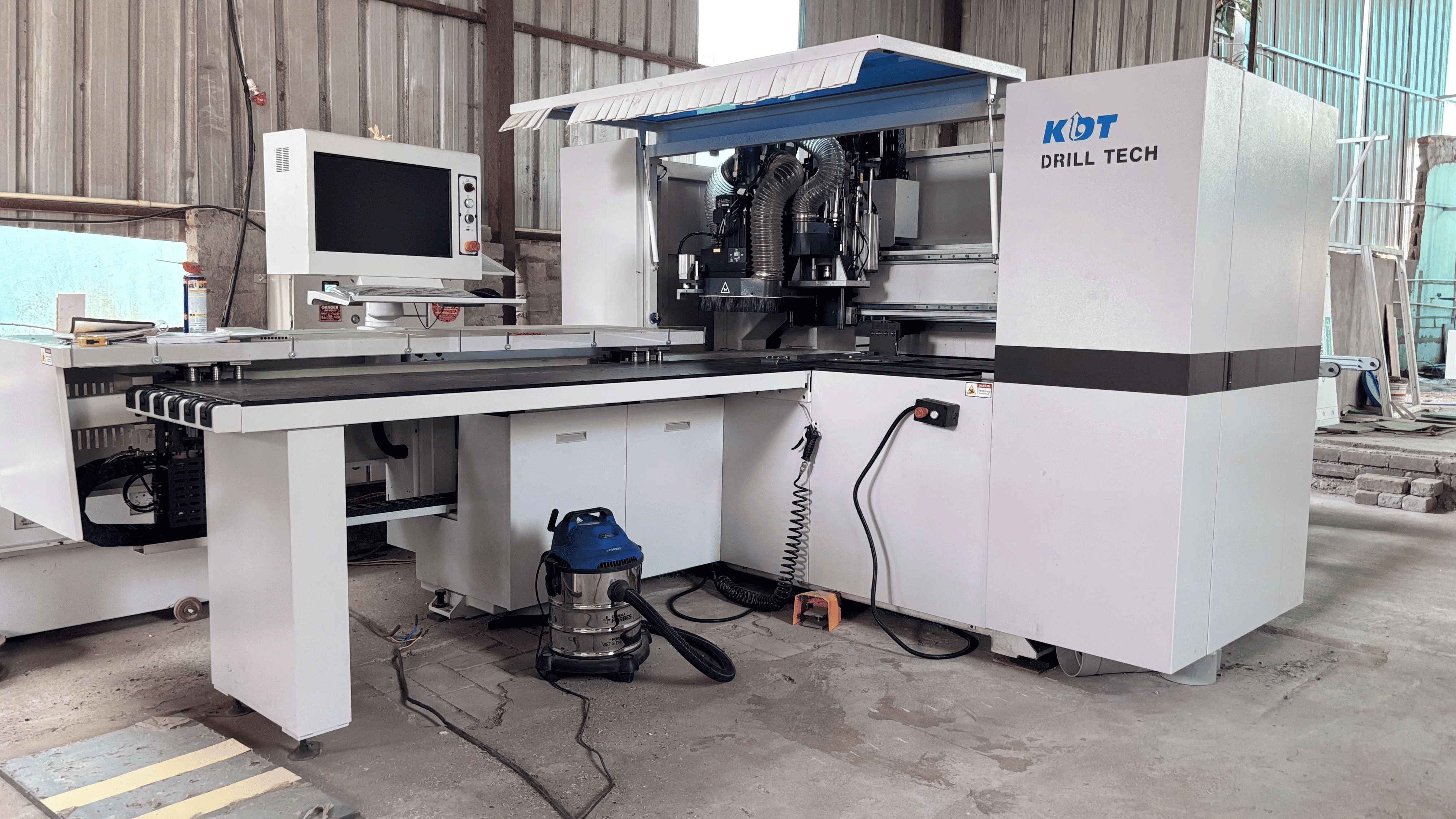 Skilled manufacturing team at ROU Interior Decor LLP